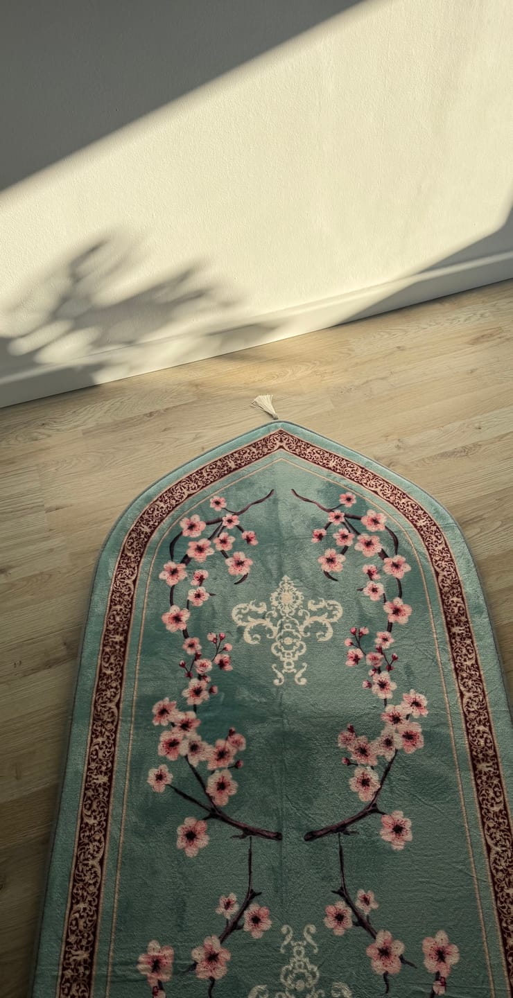 Customer photo review of Zehra Blossom Padded Prayer Mat