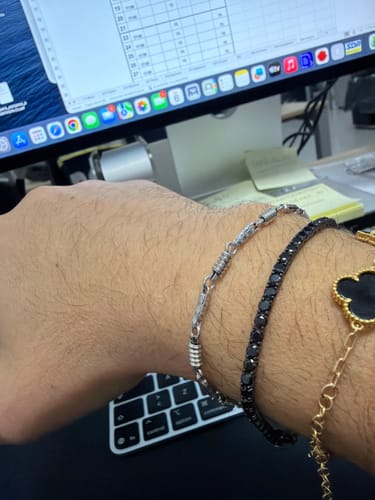 Customer photo review of Bracciale Tennis zirconi Neri Finitura Rutenio 3 mm