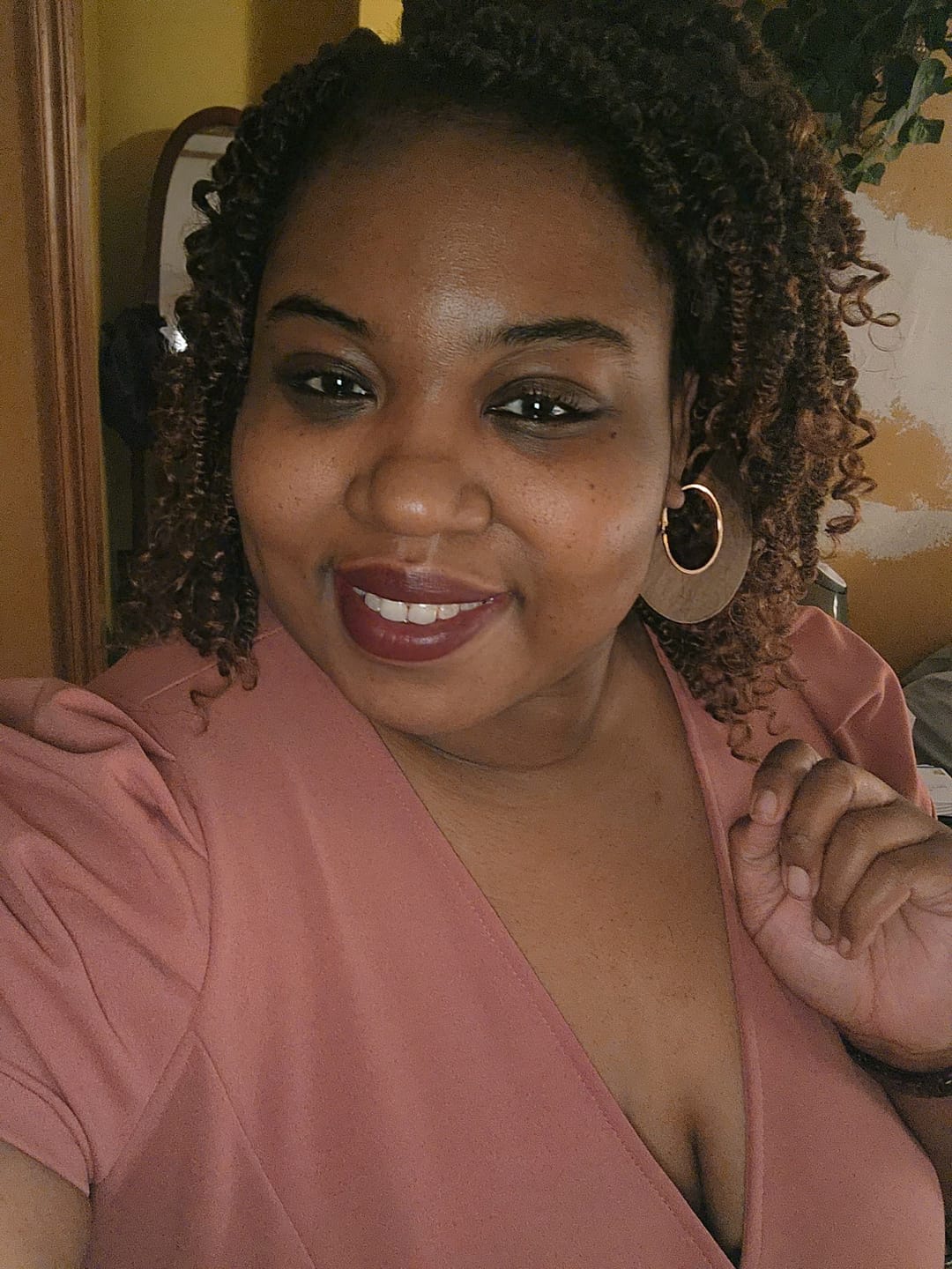 Customer photo review of Outre X-Pression Twisted Up Pre-Looped Crochet Braids - BOHO WAVY BOMB TWIST 10" 2X