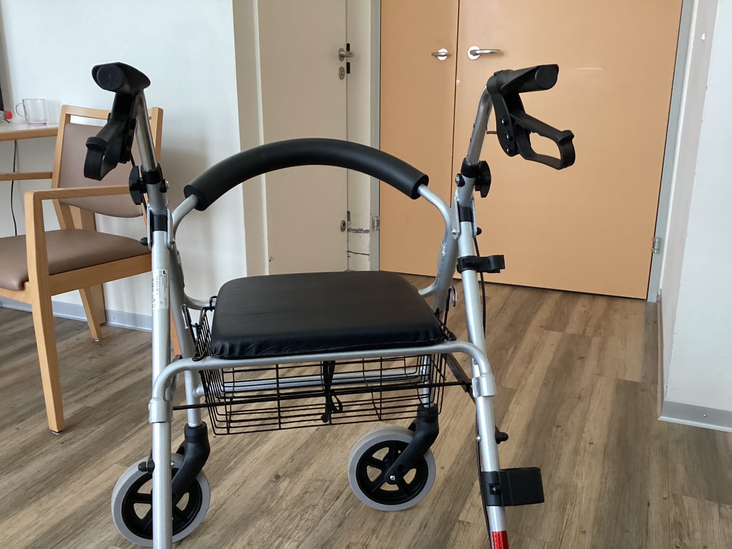 Customer photo review of Trendmobil Rollator nur 6,7 kg - inkl. Korb und Stockhalterung