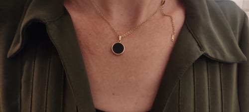 Customer photo review of Obsidian Halskette - Kreismedallion