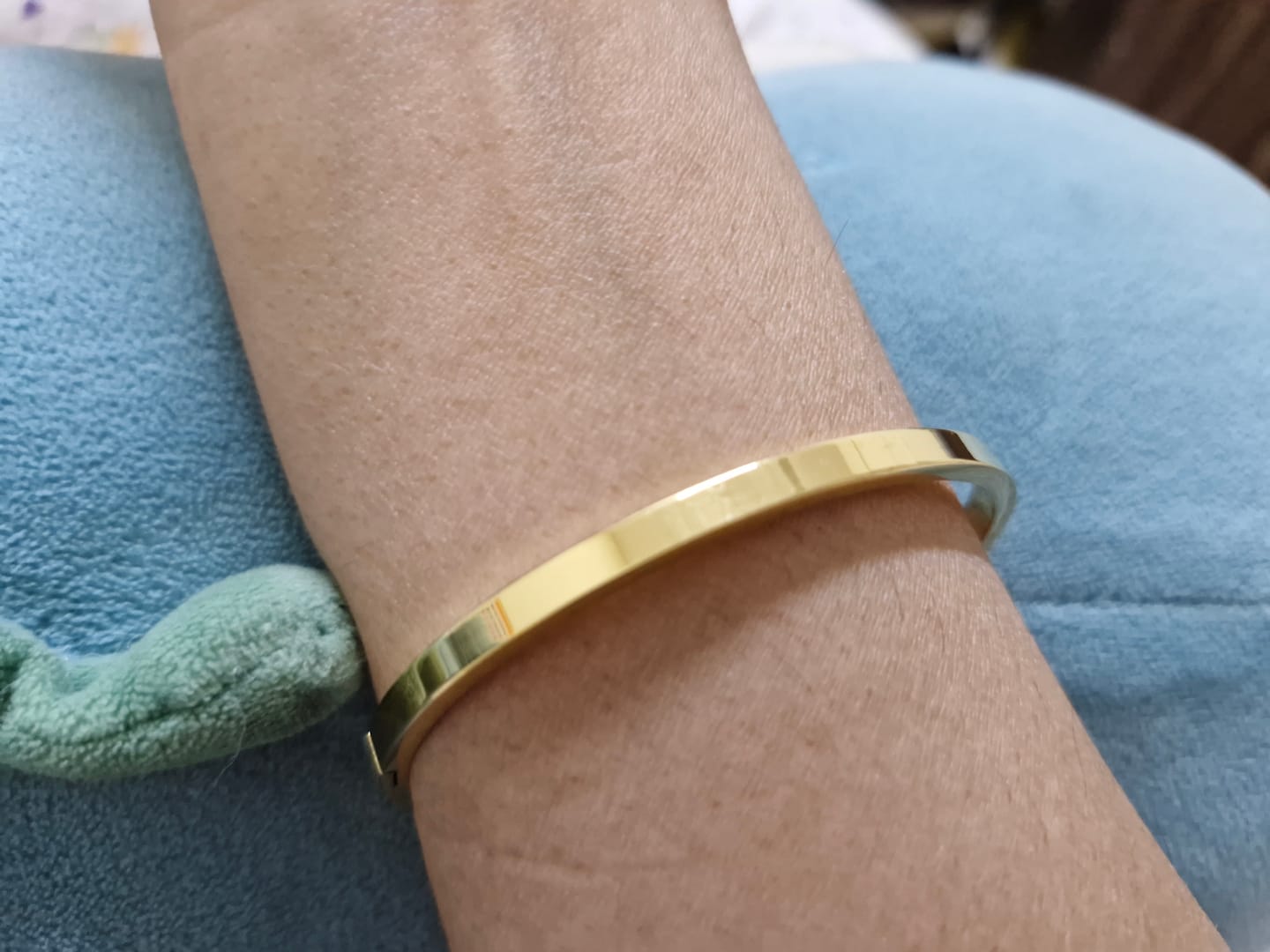 Customer photo review of Plain Stackable Bangle Bracelet |4MM