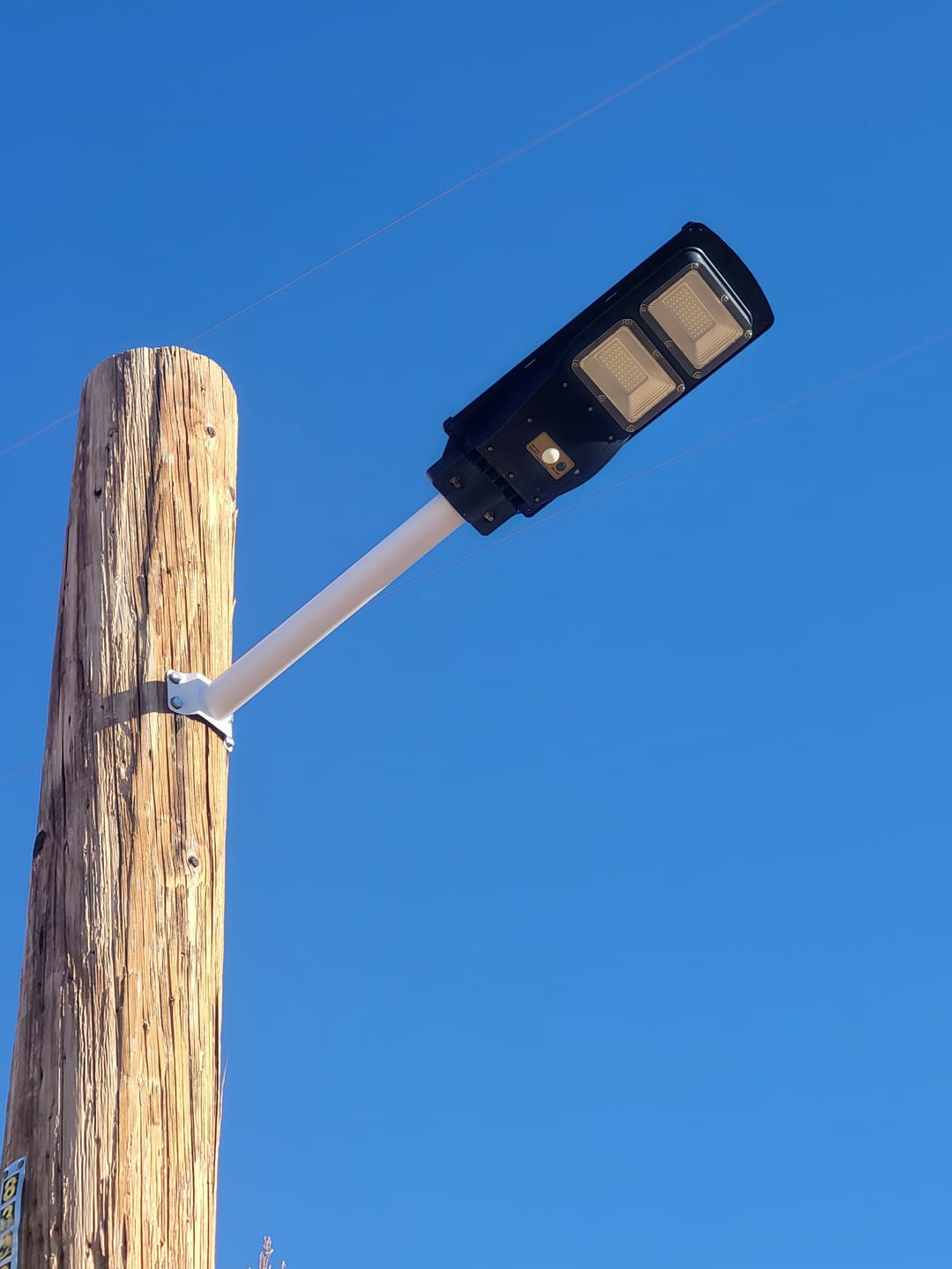 Customer photo review of 60W Solar Street Light 6000 Lumens