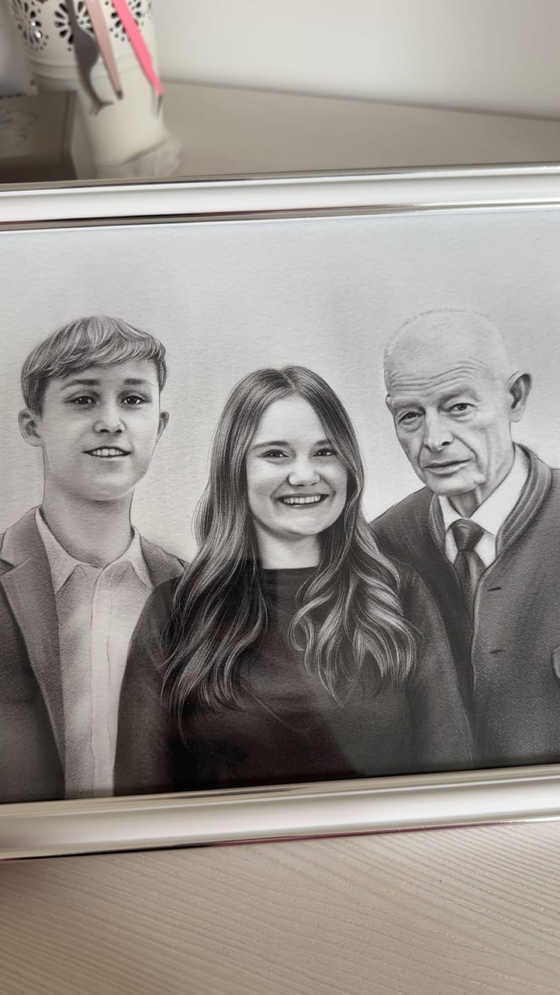 Customer photo review of Portrait Zeichnen Lassen vom Foto - Zeichnung in Bleistift oder Farbe nach Vorlage
