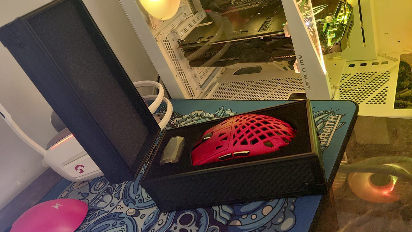 Customer photo review of ATK Blazing Sky Ghost Karbon Fiber Wireless Mouse