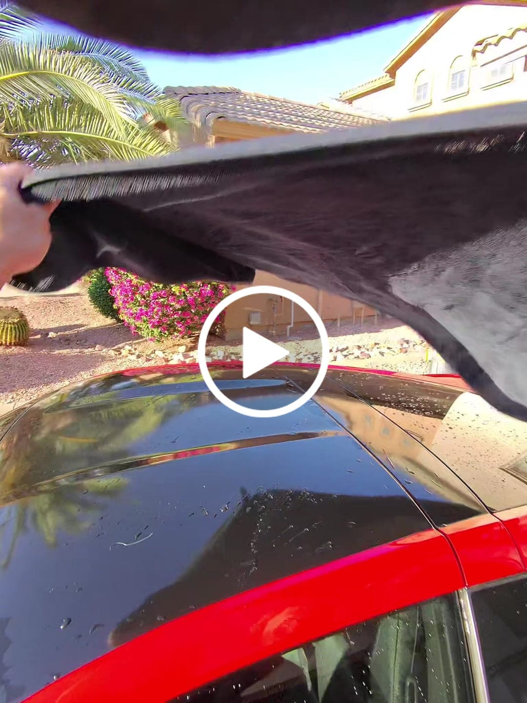 Customer video review of BLACKLINE® SLIM TWISTED-LOOP DRYING TOWEL