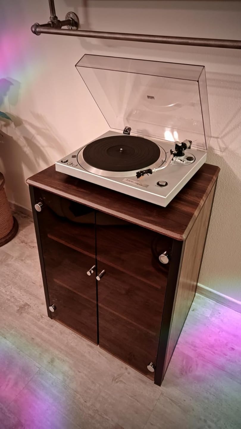 Customer photo review of Eiffel V2 AS07 Record Player Stand Enclosed