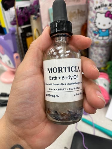 Customer photo review of MORTICIA Bath & Body Oil