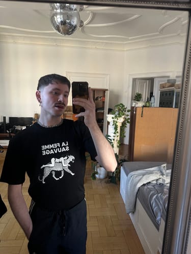 Customer photo review of "la femme Sauvage" T-Shirt - Unisex