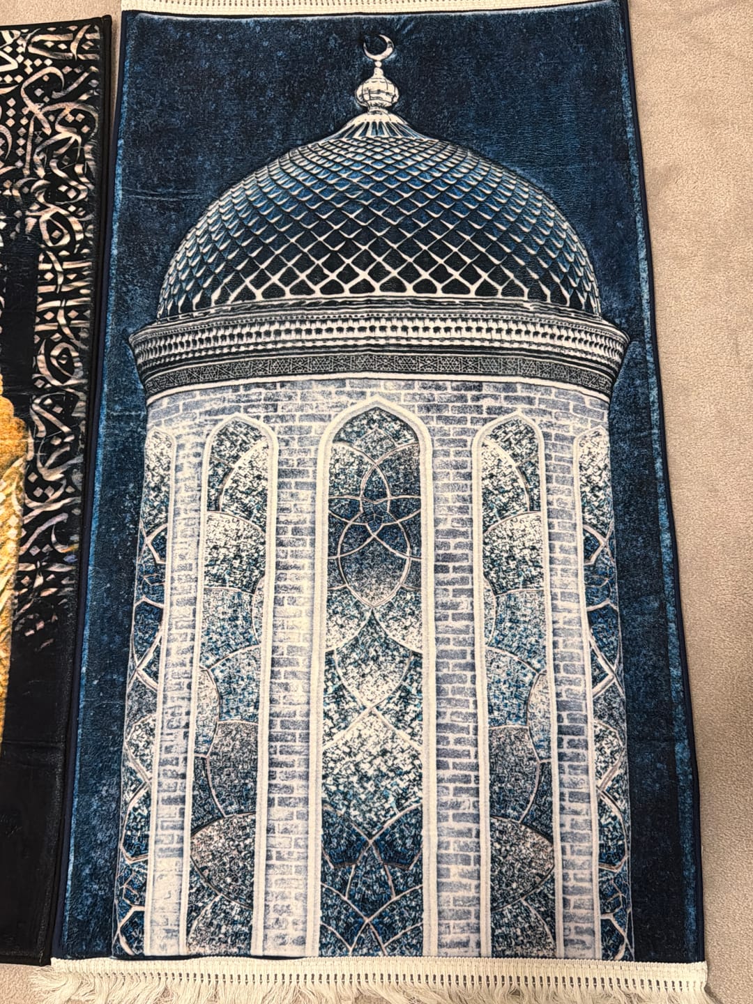 Customer photo review of Crystal Dome  Padded Prayer Mat
