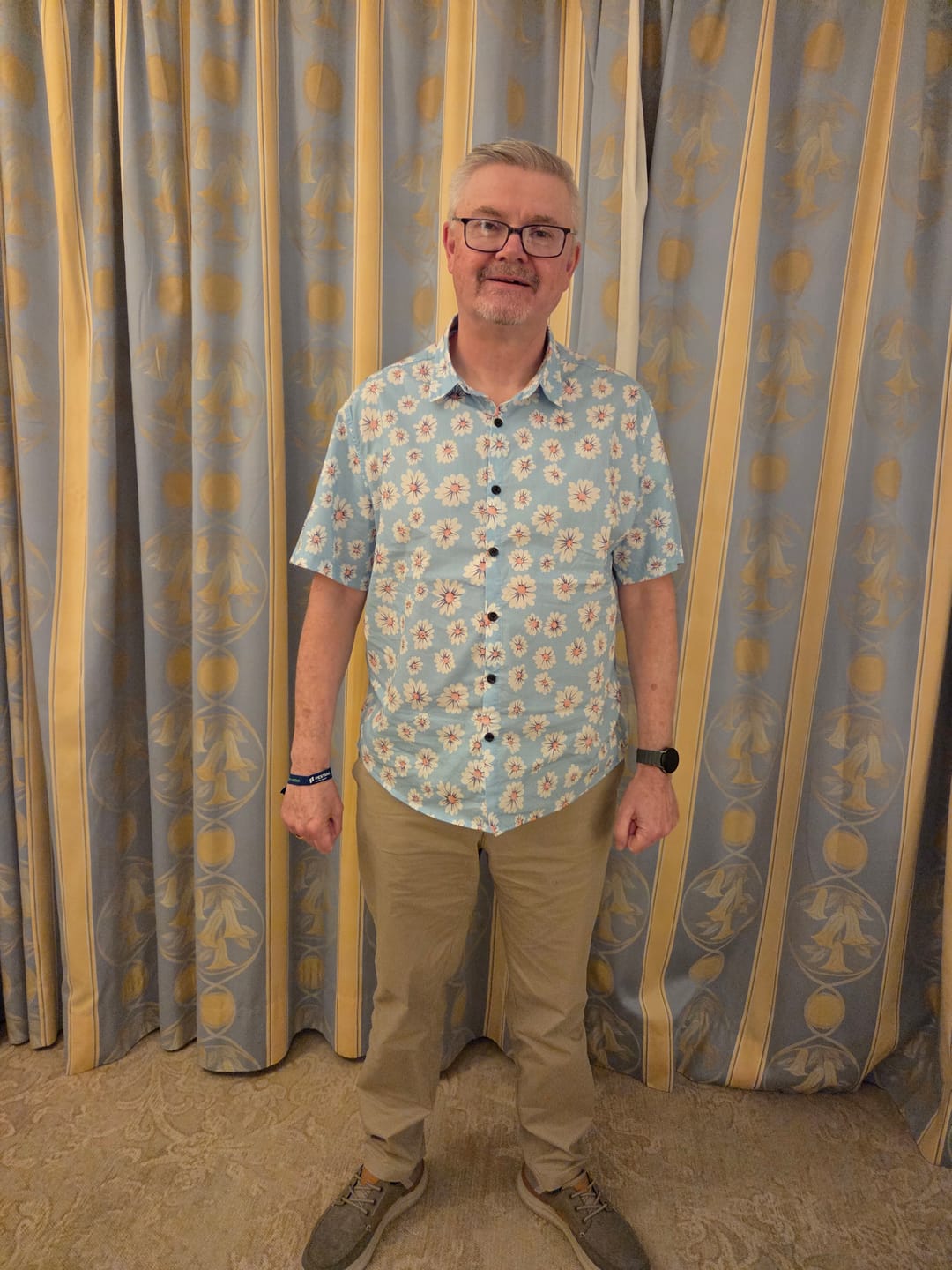 Customer photo review of Men's Blue Daisy Floral Summer Button Up Hawaiian Short Sleeve Shirt