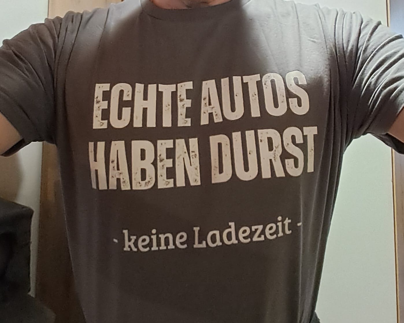 Customer photo review of Echte Autos haben Durst T-Shirt