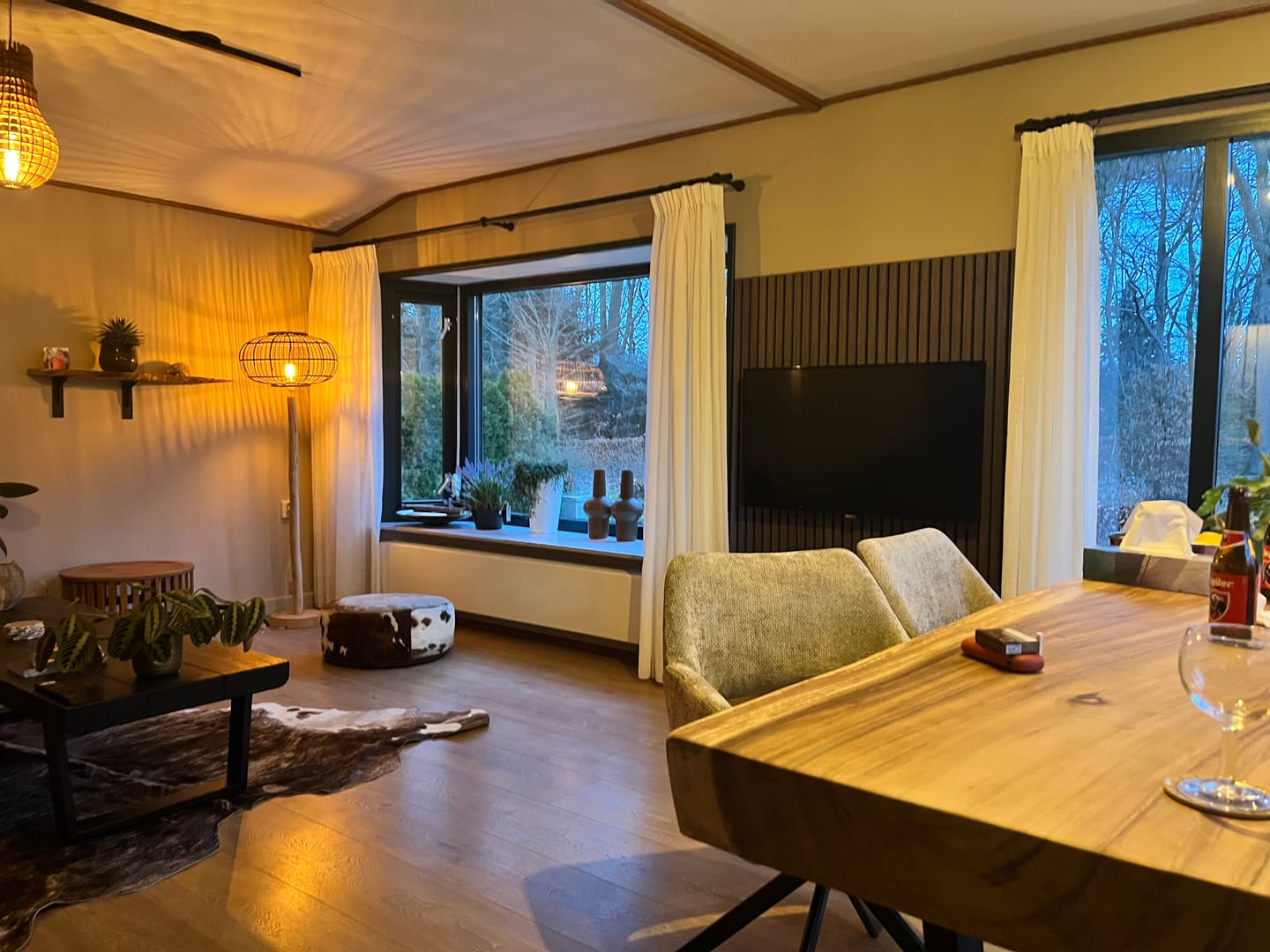 Customer photo review of Akoestische panelen  270 x 60 x 2.2 cm - Eiken Dark Walnoot