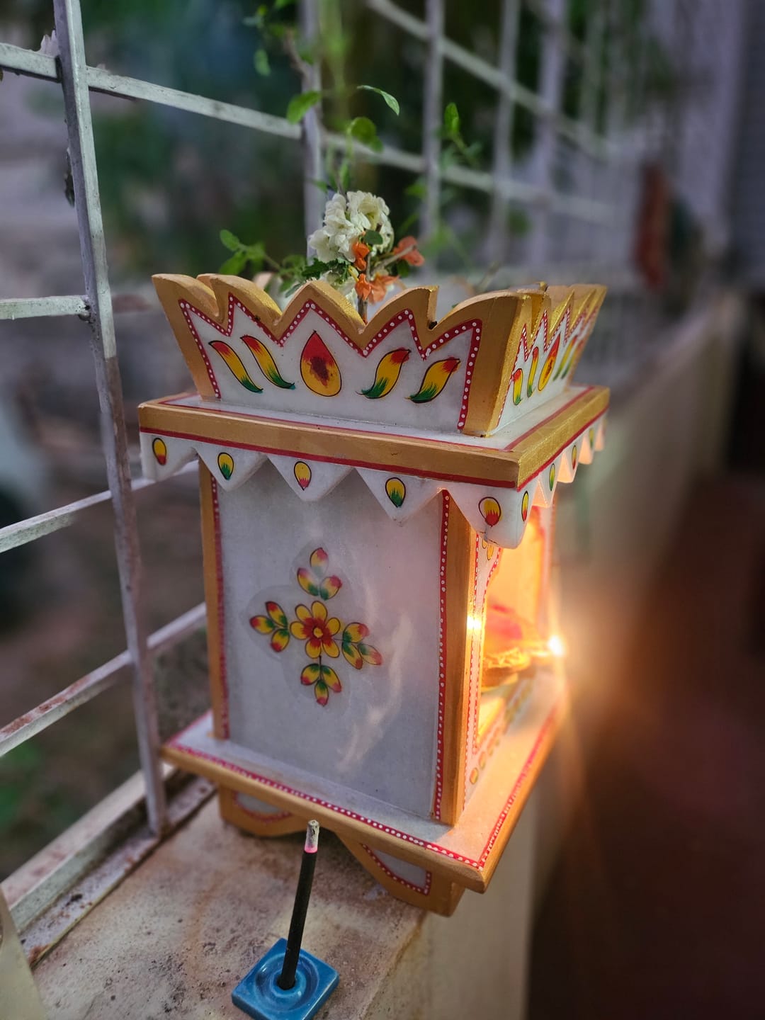 Customer photo review of Marble Tulsi Pot, Traditional Painting (Small) - Handicraft Bazaar