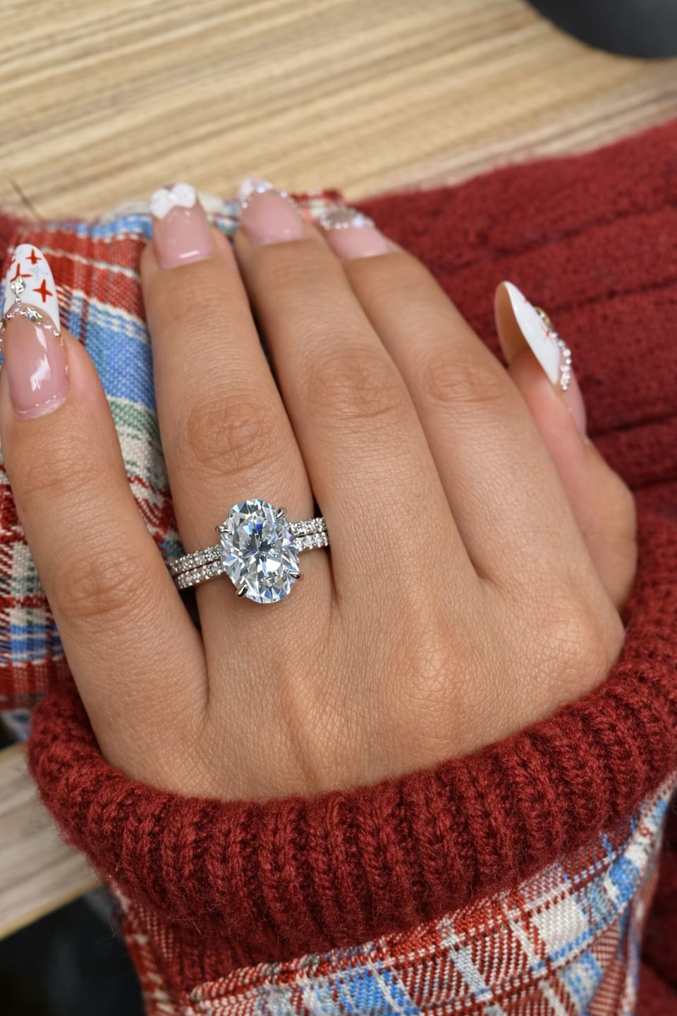 Customer photo review of S925 Moissanite 4.0 Ct ～5.5 Ct Oval Cut White Gold/Yellow Gold Wedding Ring For Women