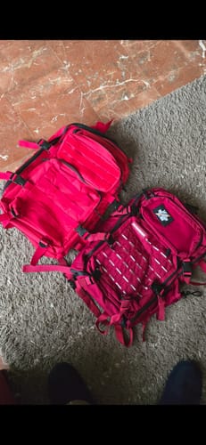 Customer photo review of Mochila Táctica V2 45L Dark Red