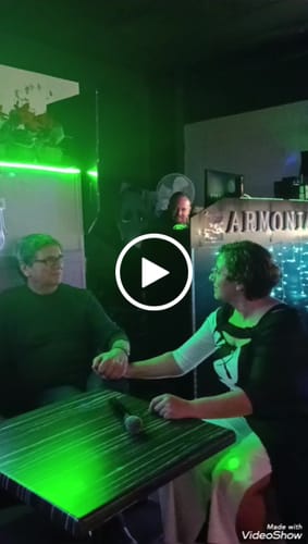 Customer video review of 🎯 Añadir una frase específica a tu canción?