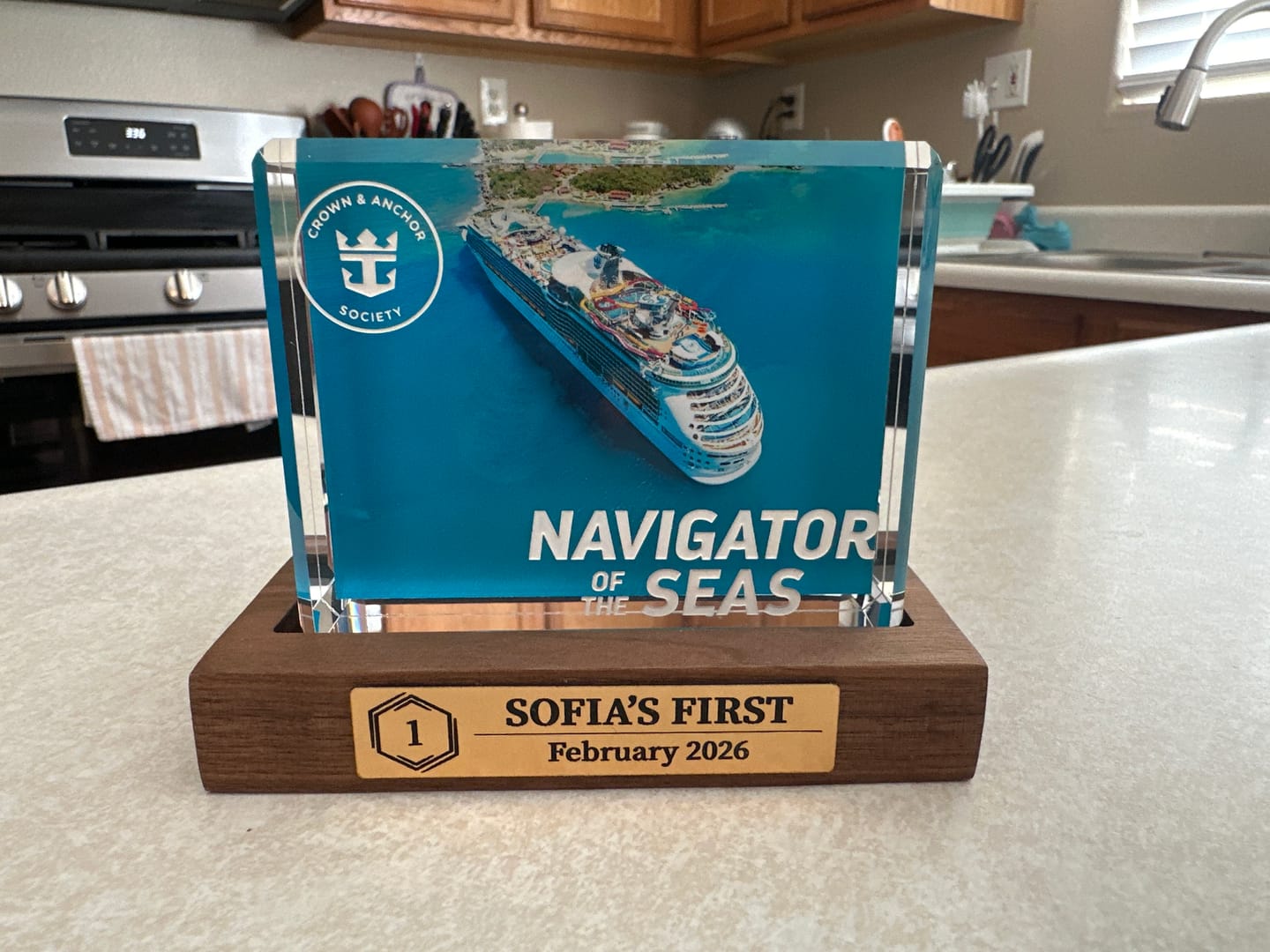 Customer photo review of Cruise Milestone crystal block base