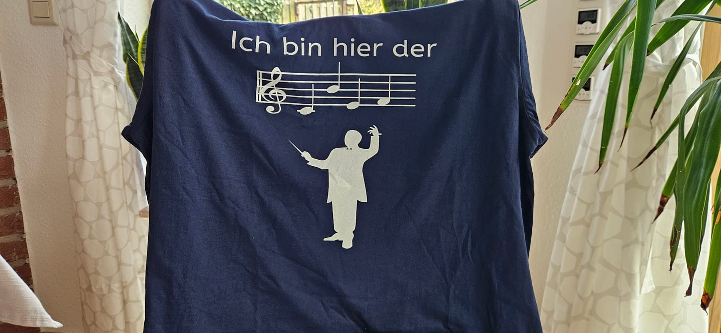 Customer photo review of Ich bin Hier der Chef lustiges Dirigenten Premium Bio T-Shirt