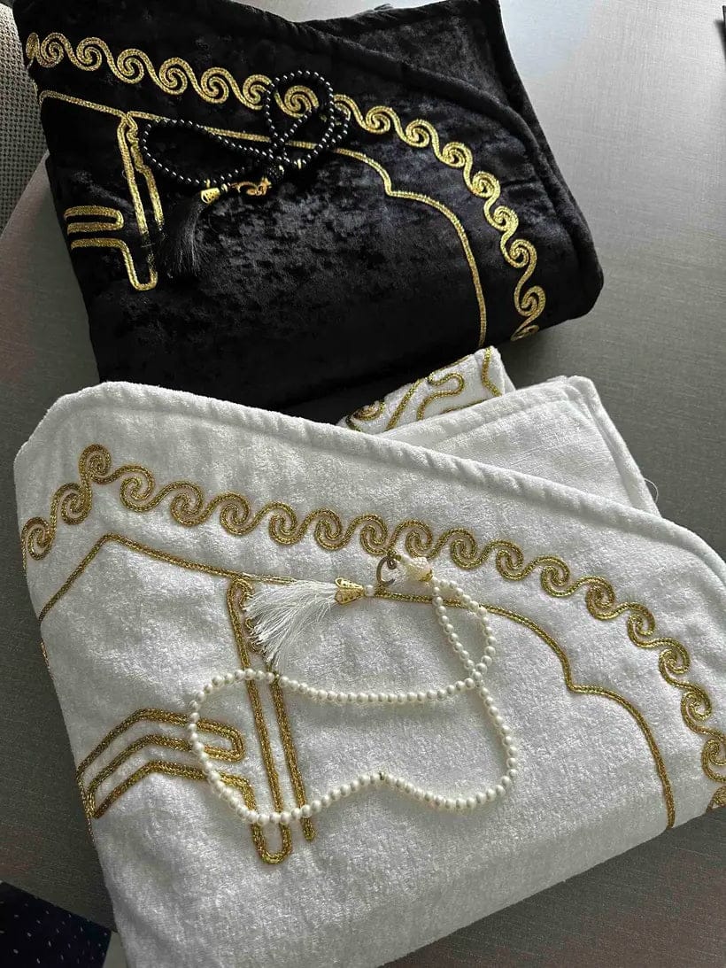 Customer photo review of Çiftlere Özel Kalpli Seccade – Yan Yana Secde