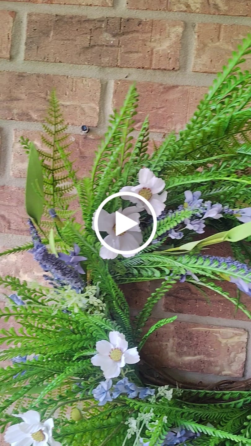 Customer video review of 14" Oval Grapevine Wreath - DECOE-033