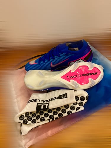 Avis photo d'un client sur Mercurial Vapor 16 FG Attack Pack - Bleu/Argent/Rose