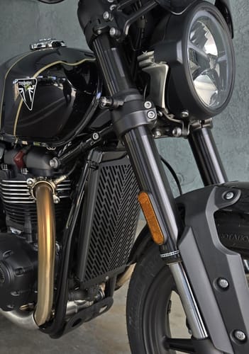 Customer photo review of Triumph Radiator Guard - 2016+ Triumph Speed Twin, Thruxton R / 1200, Bonneville T100, T120, Street Twin / Cup / Scrambler