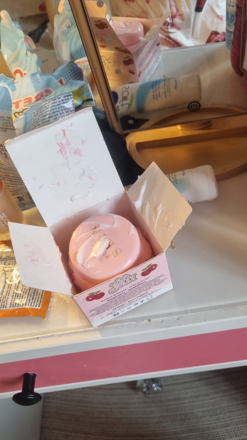 Customer photo review of P. Louise I'm So Jelly Makeup Remover