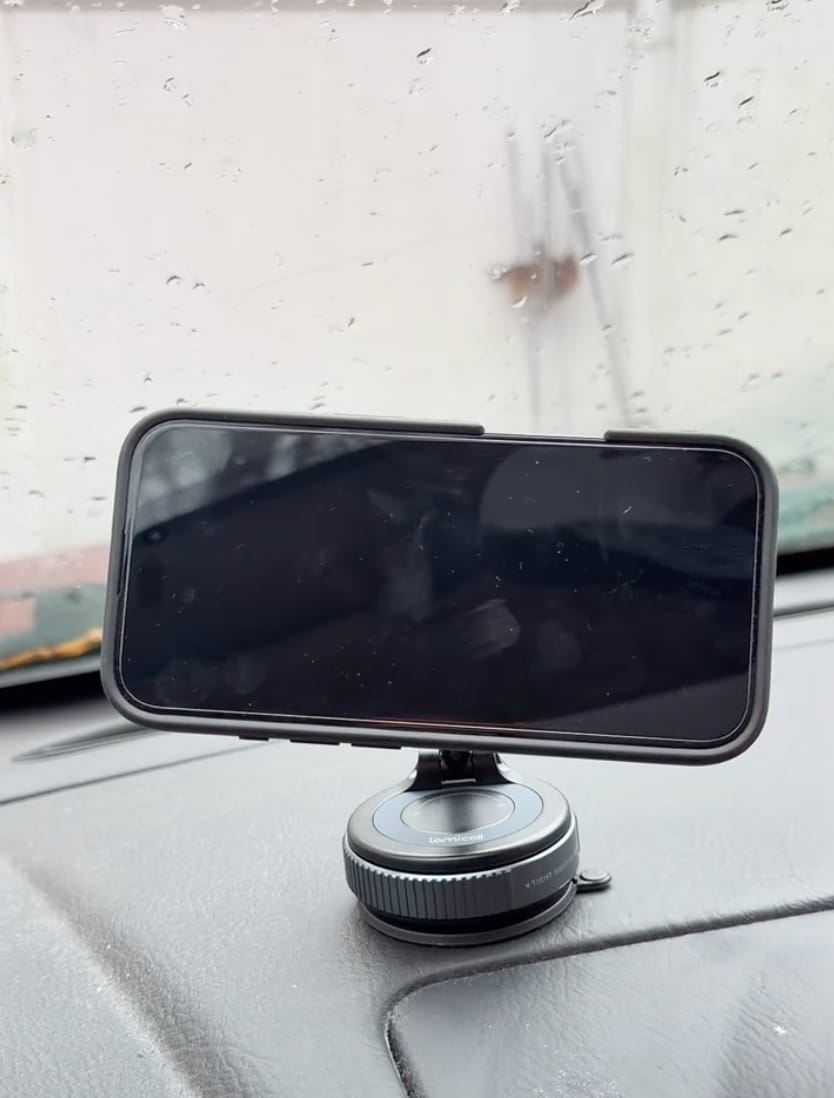 Customer photo review of 360° MagPro Magnetic Phone Holder by Casence