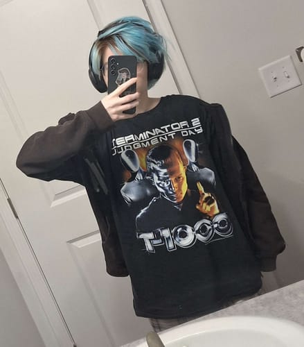 Reviewer wearing the black T-1000 Terminator 2 Judgment Day T-Shirt in a mirror selfie.