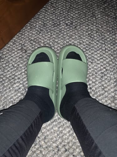 Customer photo review of HappyFlops