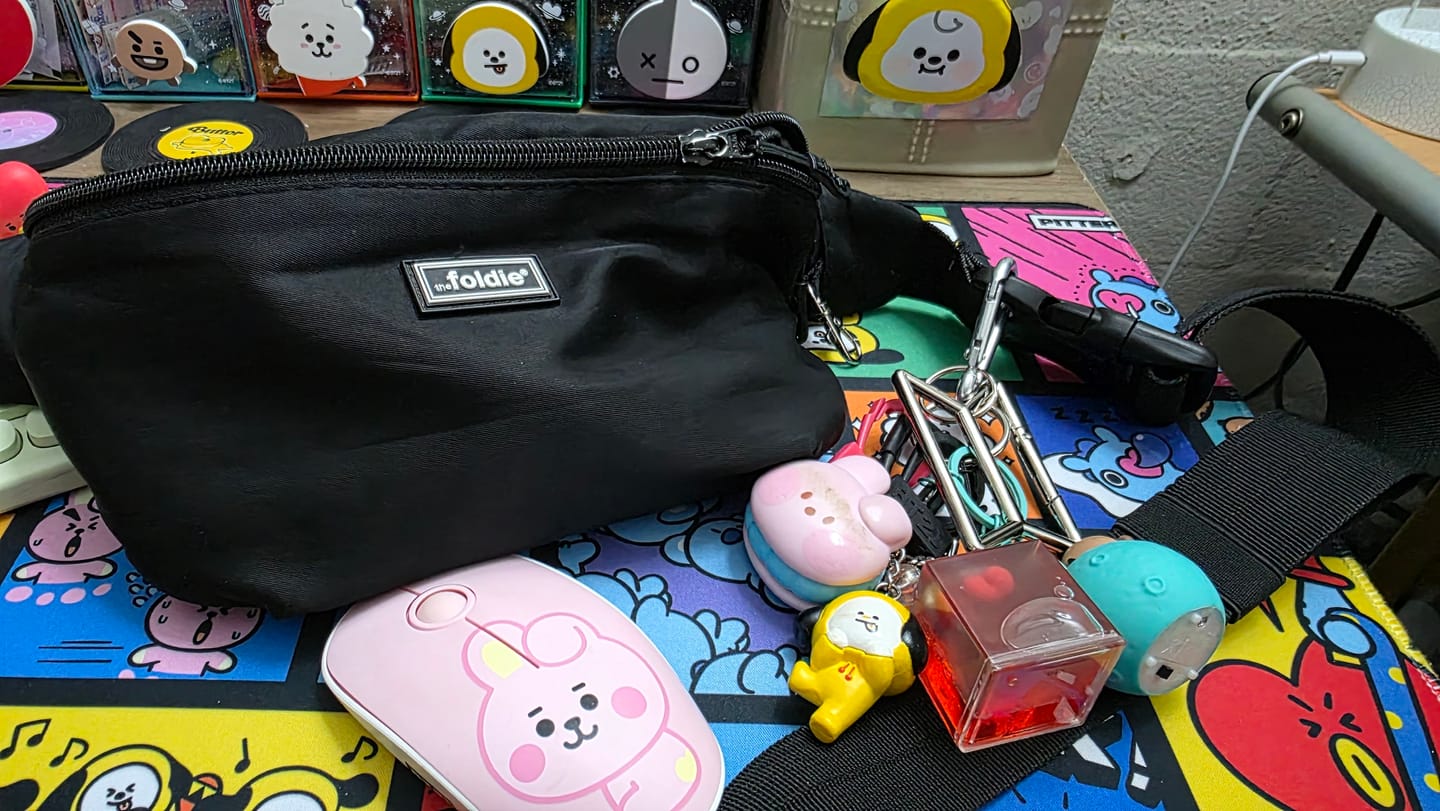 Customer photo review of BTS Metal Carabiner Keychain Clip
