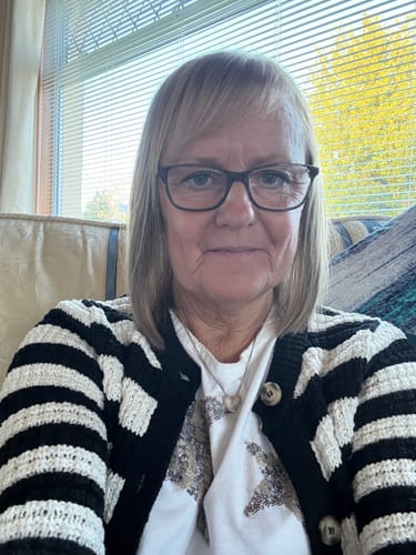 Customer photo review of Face Framing Layers / Clip In Extensions / Human Hair / 14 inches / 15 grams