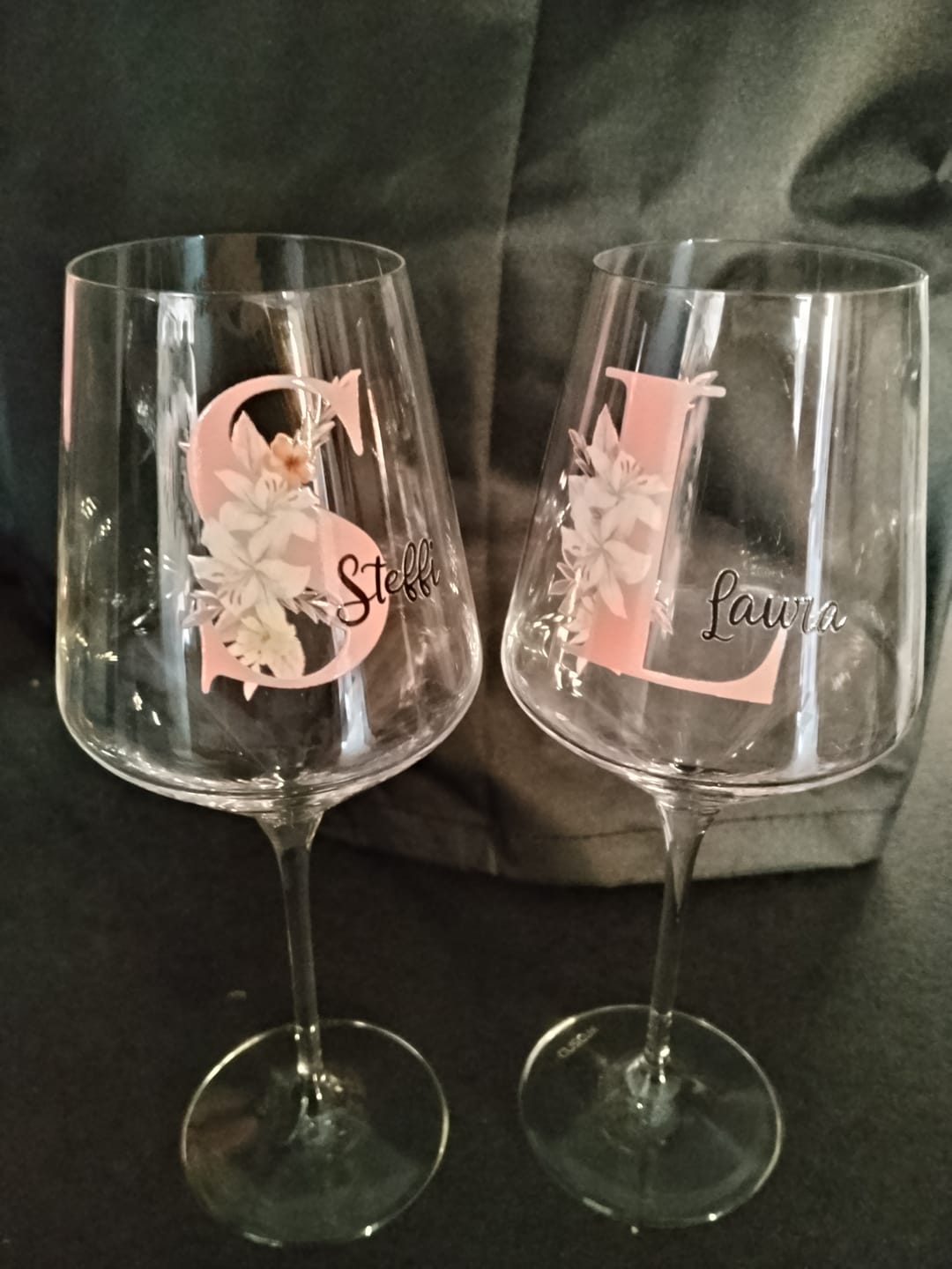 Customer photo review of Blume - Personalisiertes Weinglas mit Initiale und Namen für Dich und deine Freundinnen