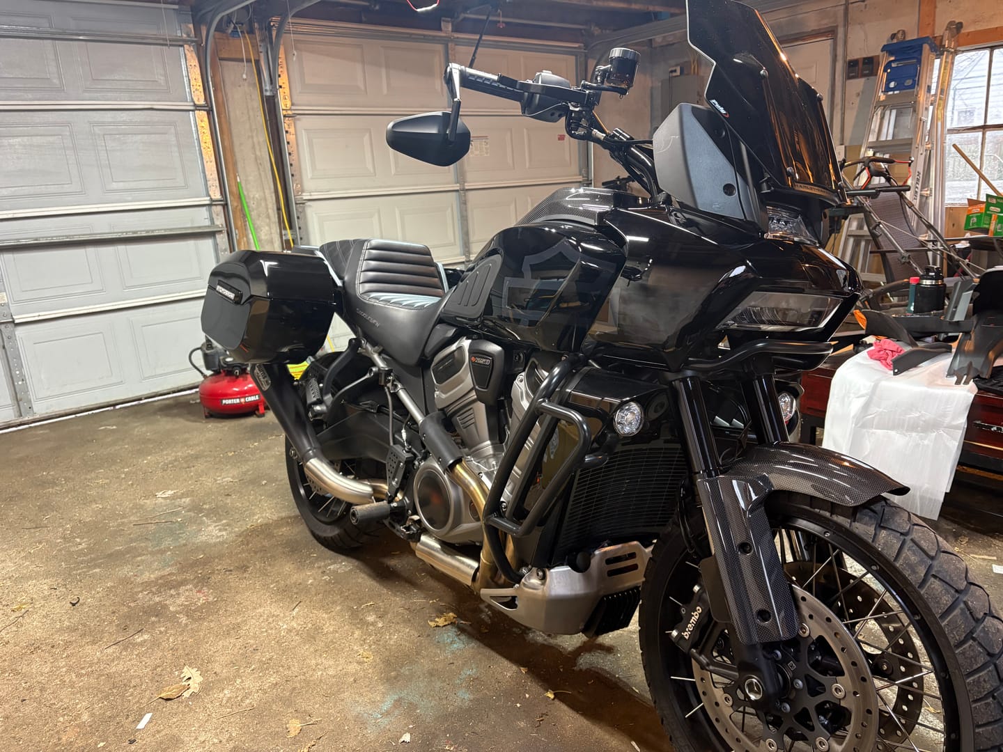 Customer photo review of 32L - Darkin Large Quick Mount Painted Hard Saddlebags for Harley Softail Standard FXST