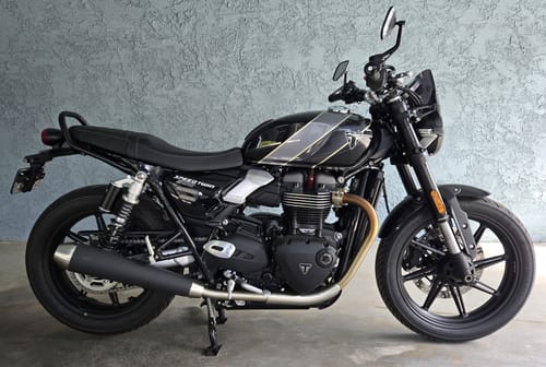 Customer photo review of Speed Twin 900 Tail Tidy Clean Up Plate - 2025-2026- Brogue Moto