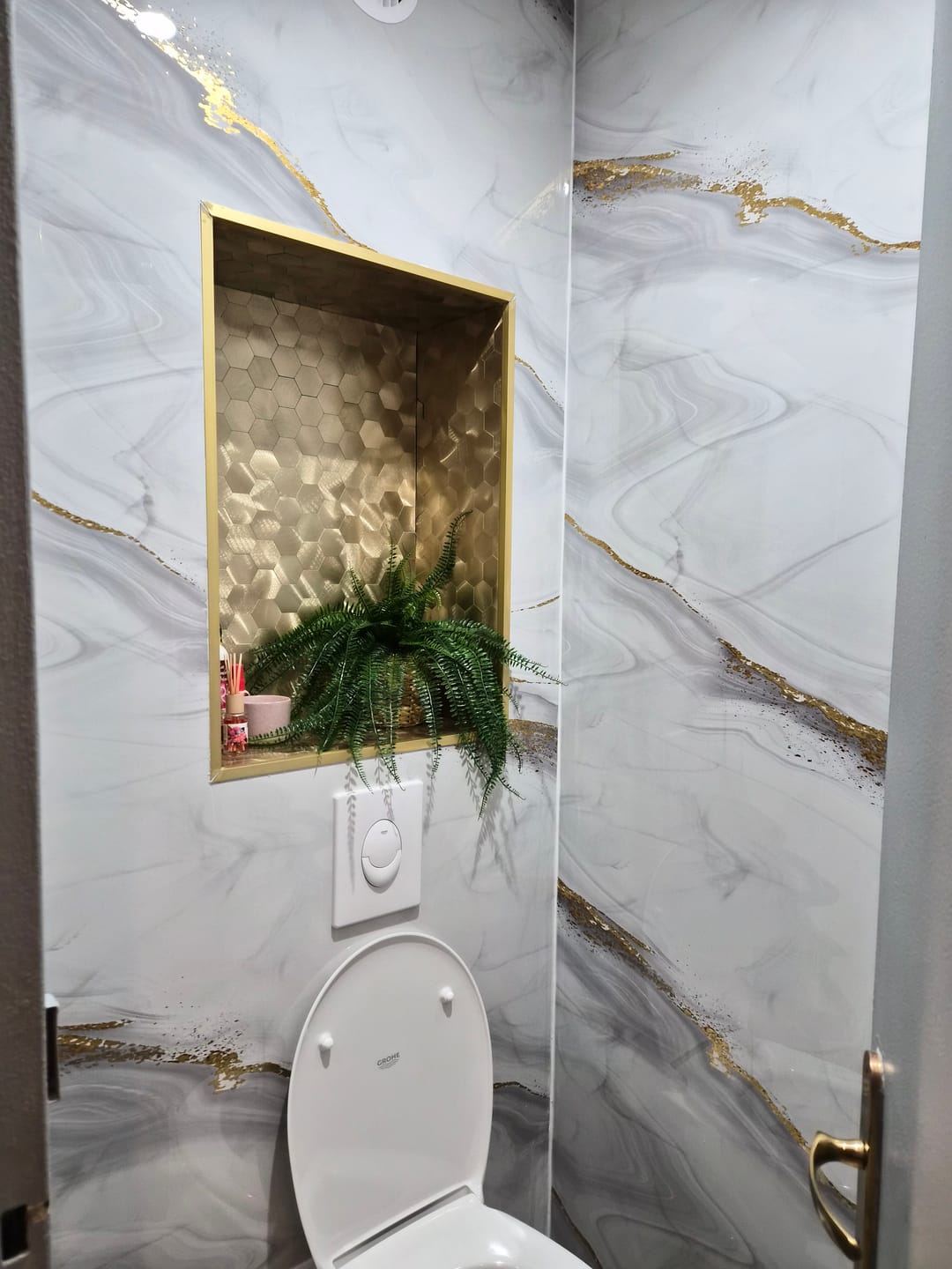 Customer photo review of Panneau Mural PVC Effet Marbre Doré – Étanche et facile à poser