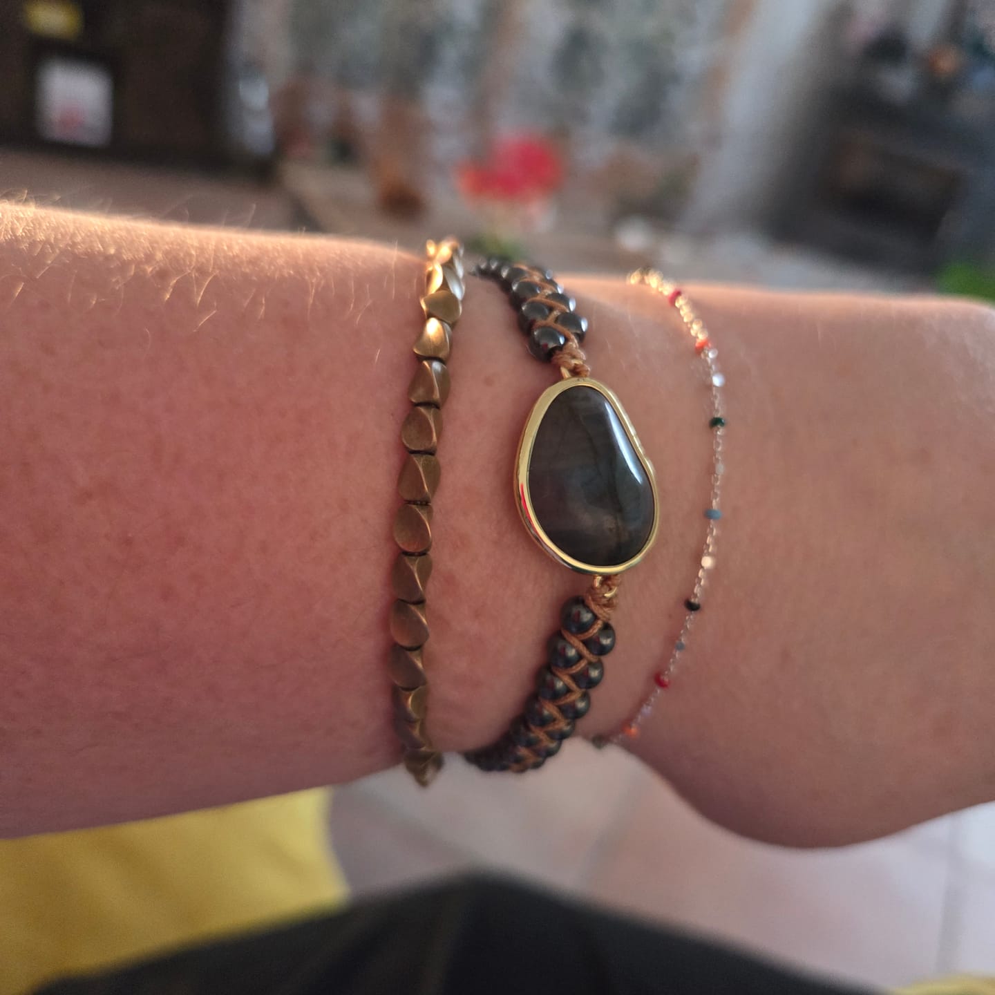 Customer photo review of Bracelet "Oeil Céleste" en Labradorite & Hématite