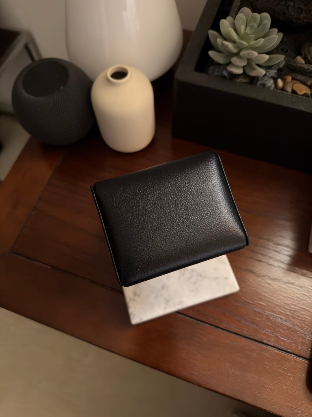Customer photo review of WATCH STAND CLASSIC - SINGLE - WHITE & SILVER