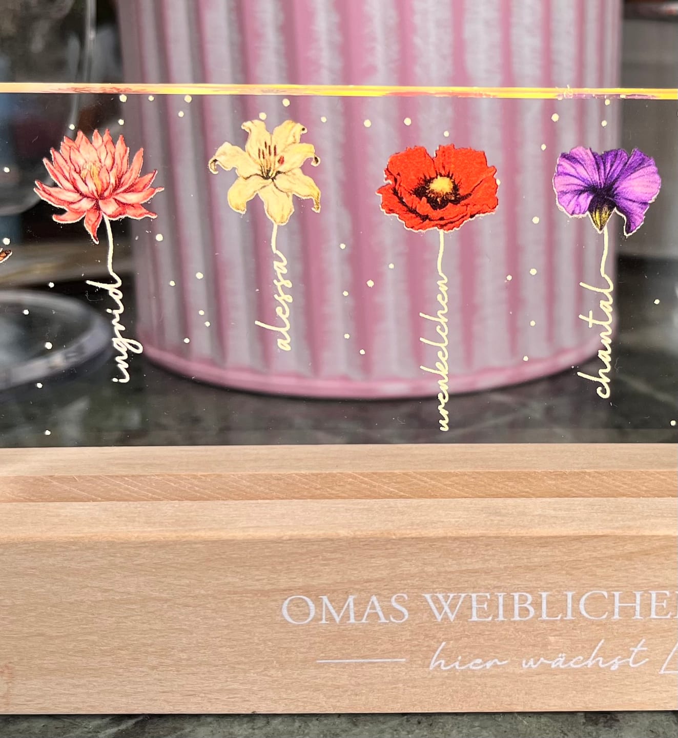 Customer photo review of Omas Garten - Personaliserter LED Aufsteller mit Blumen und Namen