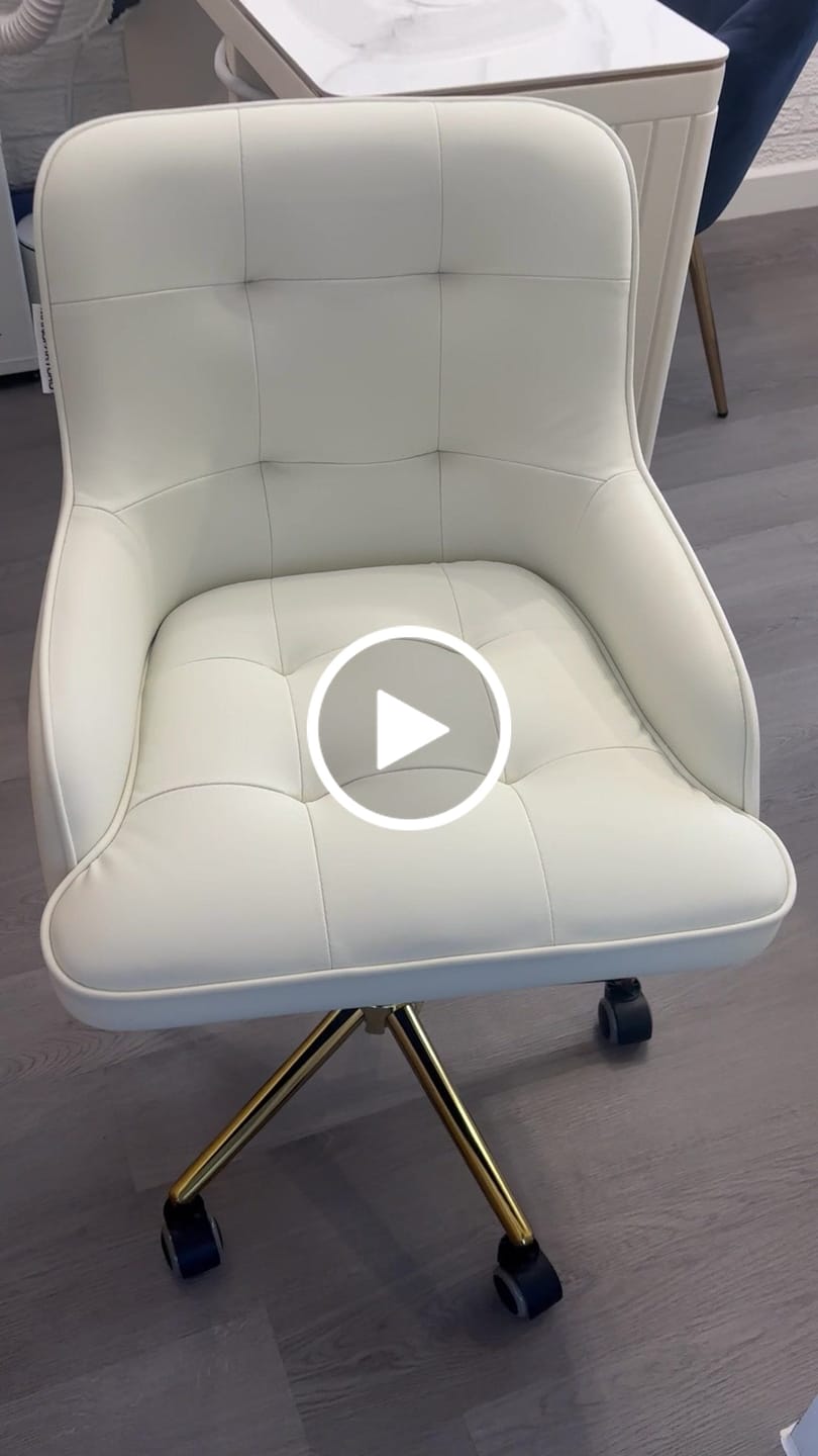 Customer video review of Manufakturo Noblesse Beauty Chair - 360-Degree Rotation Creamy