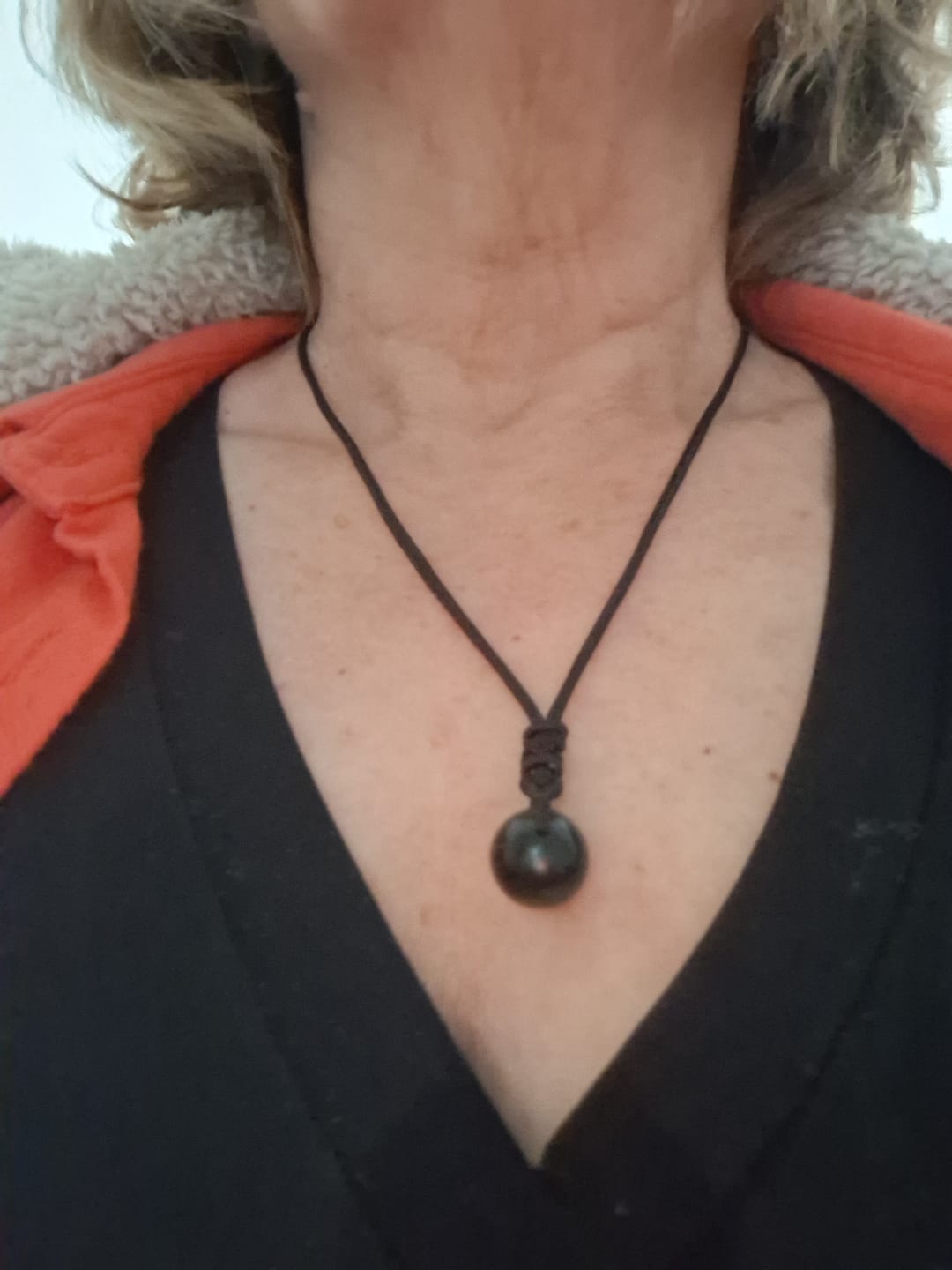 Customer photo review of Pendentif "Sphère" en Obsidienne Dorée