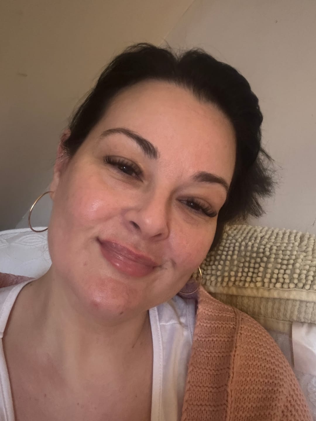 Customer photo review of 14K Gold Sleeper Hoops