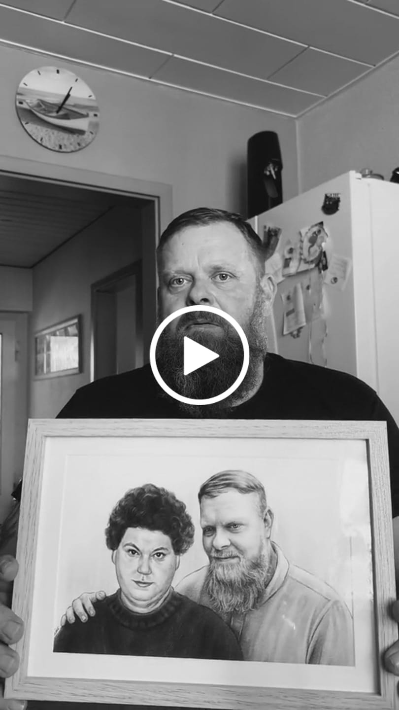 Customer video review of Portrait Zeichnen Lassen vom Foto - Zeichnung in Bleistift oder Farbe nach Vorlage
