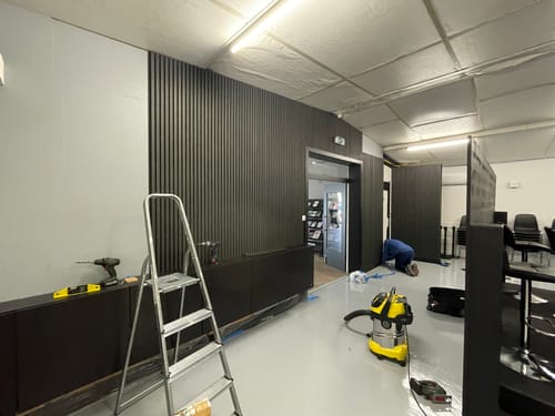 Customer photo review of Panneau Acoustique Bois Noir 260 - Tasseaux En Bois Noir