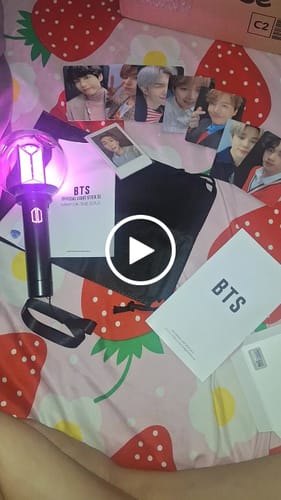 Customer video review of BTS OFFICIAL LIGHT STICK VER.4