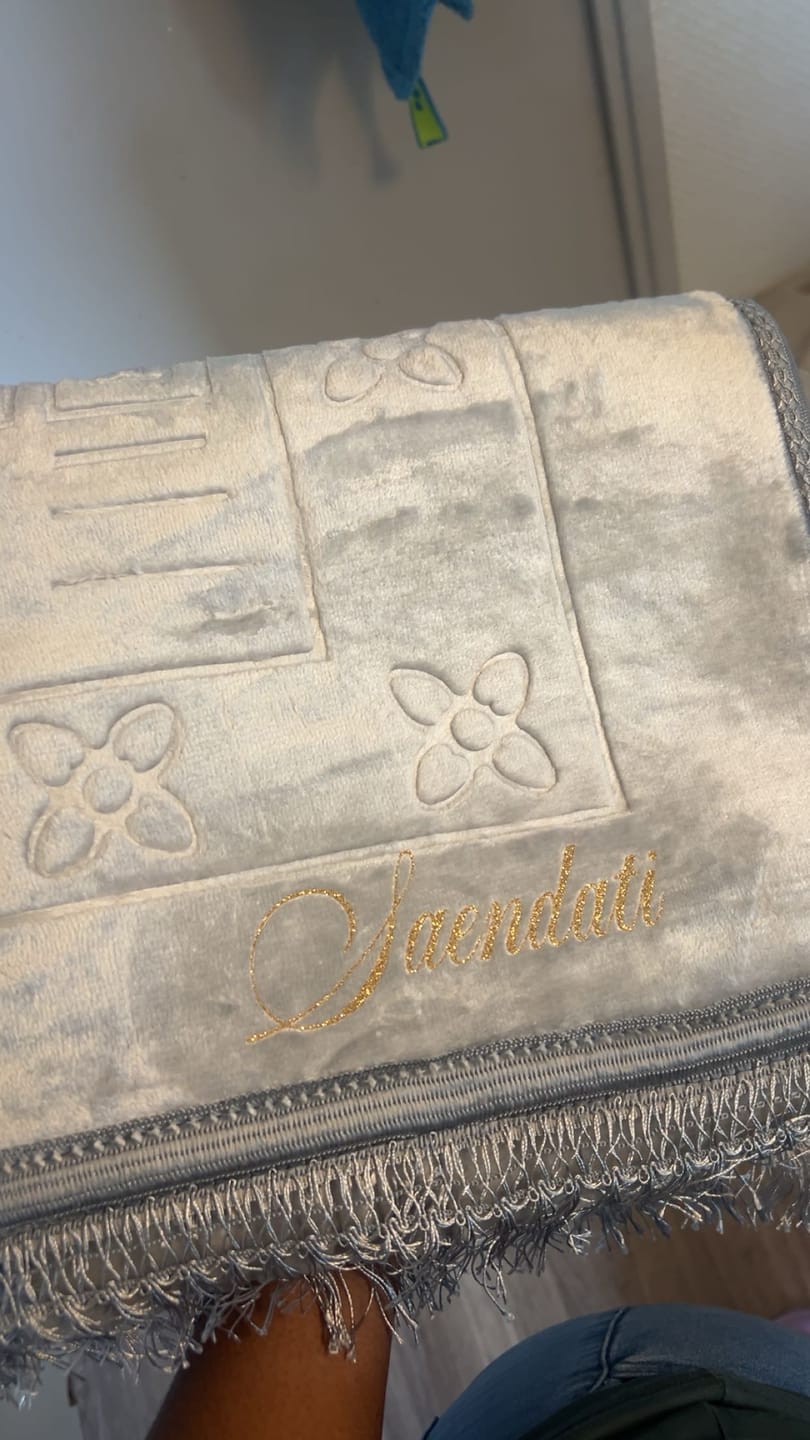 Customer photo review of Tapis de prière épais à personnaliser gris