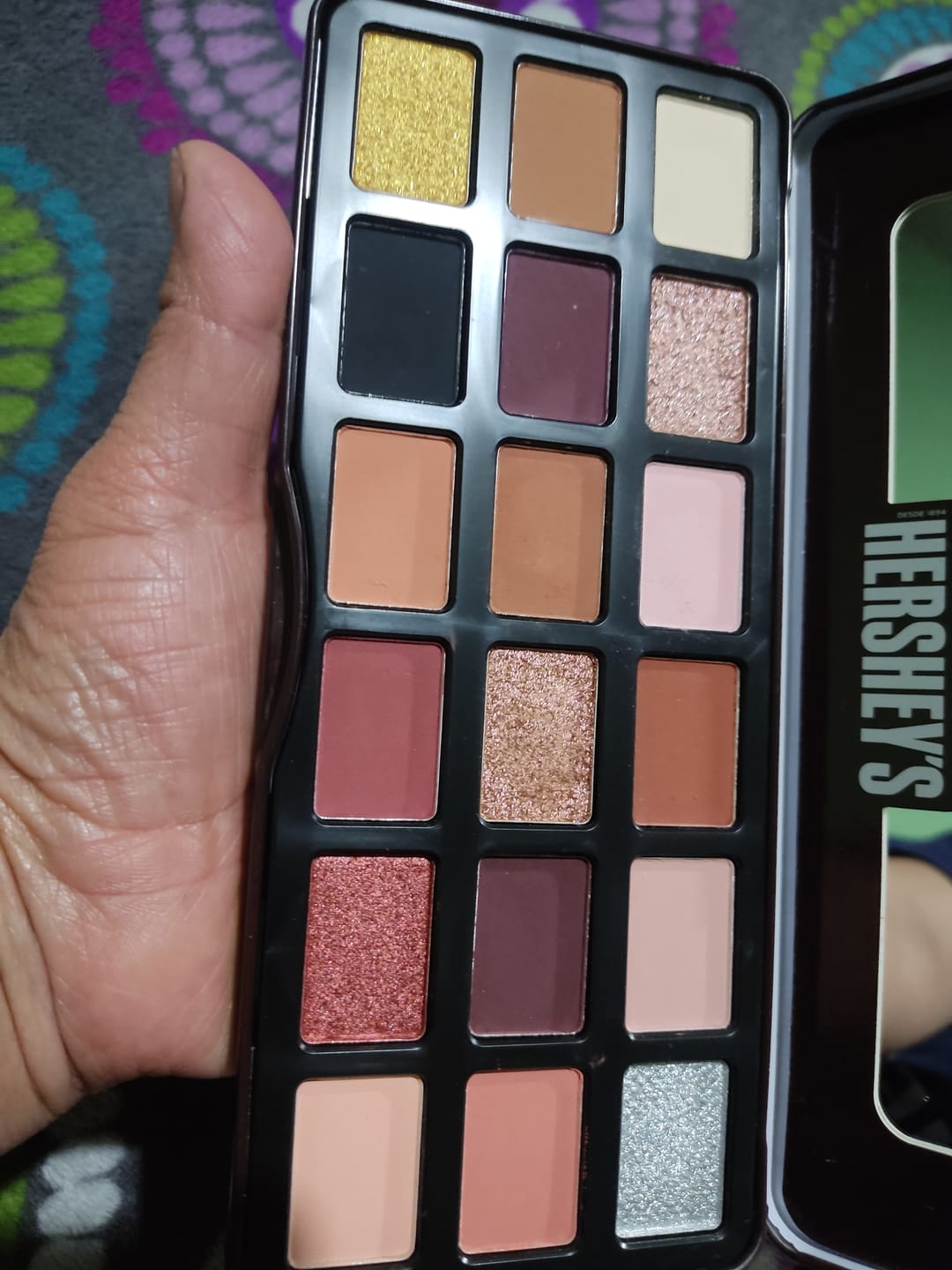 Customer photo review of Paleta de Sombras 18 tonos Hershey´s "Milk"