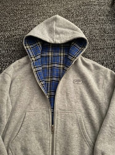 Customer photo review of ARTKIMO’S ESSENTIAL HOODIE