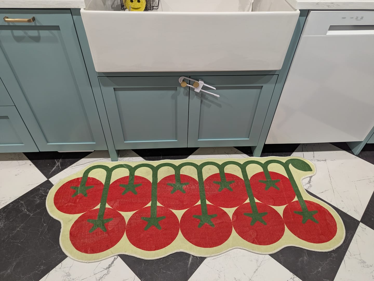 Customer photo review of Irregular Tomato Runner Rug by Johann Banta